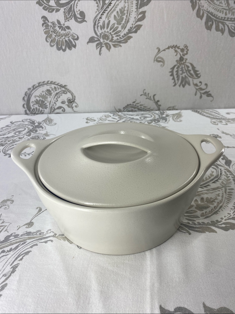 Corningware Creations stone ware 
Casserole‎ Dish w/ Lid | 2.5 Qt